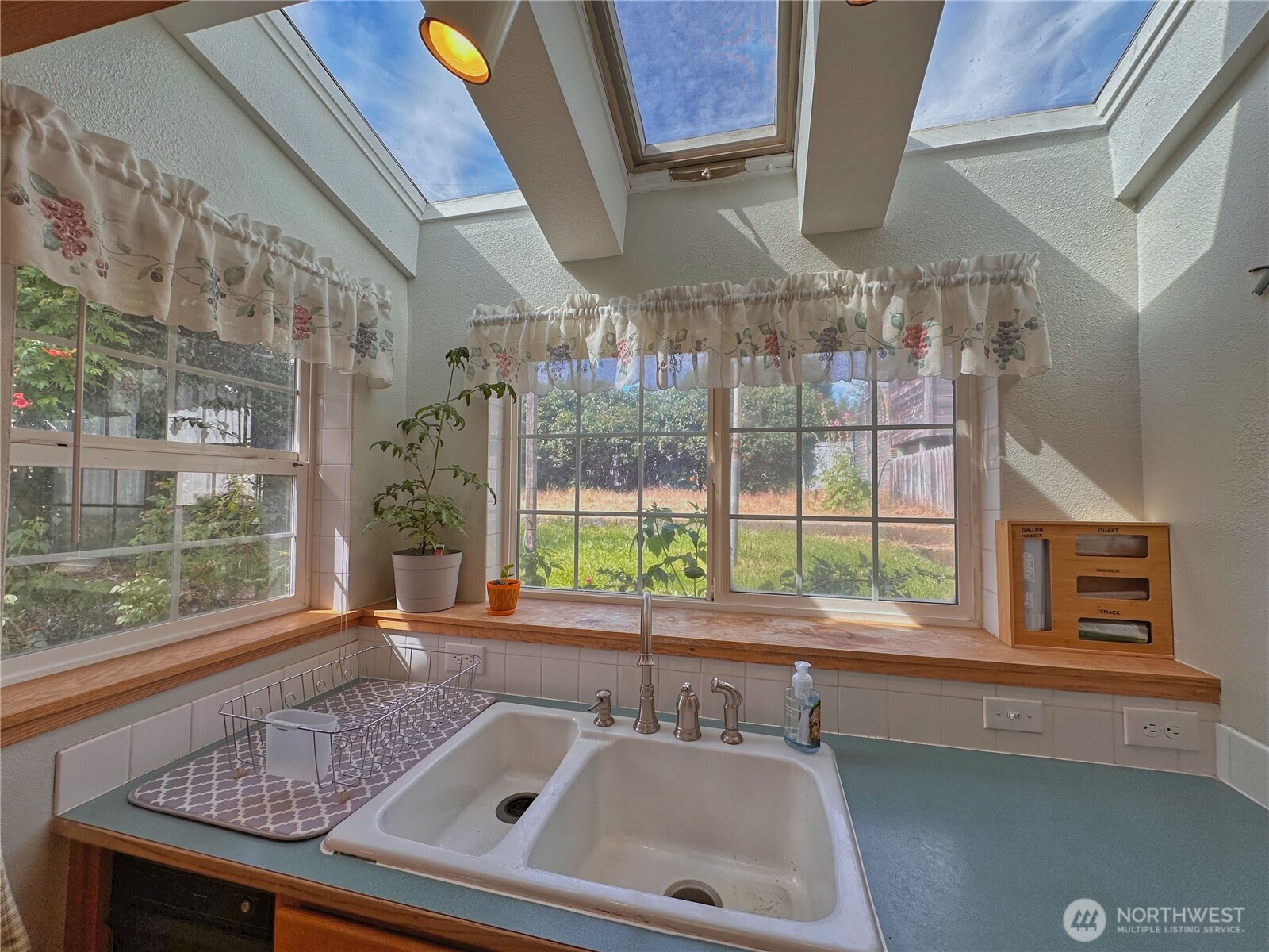 111 Washington Place Property Photo 12