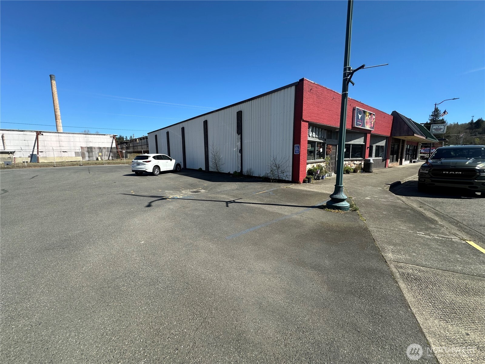 200 W Simpson Avenue Property Photo 3