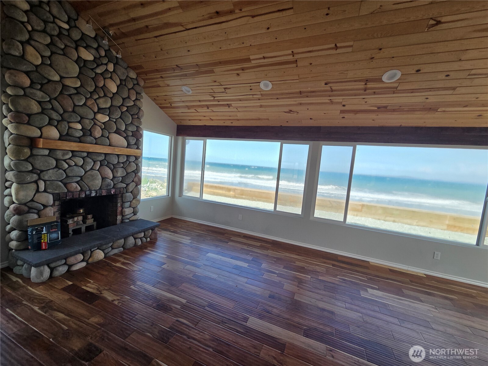 2629 W Beach Road Property Photo 4