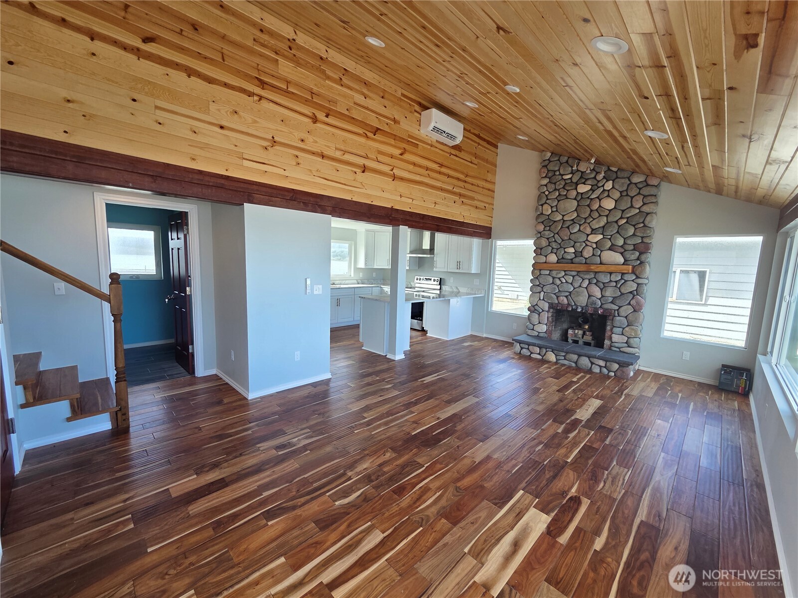 2629 W Beach Road Property Photo 6