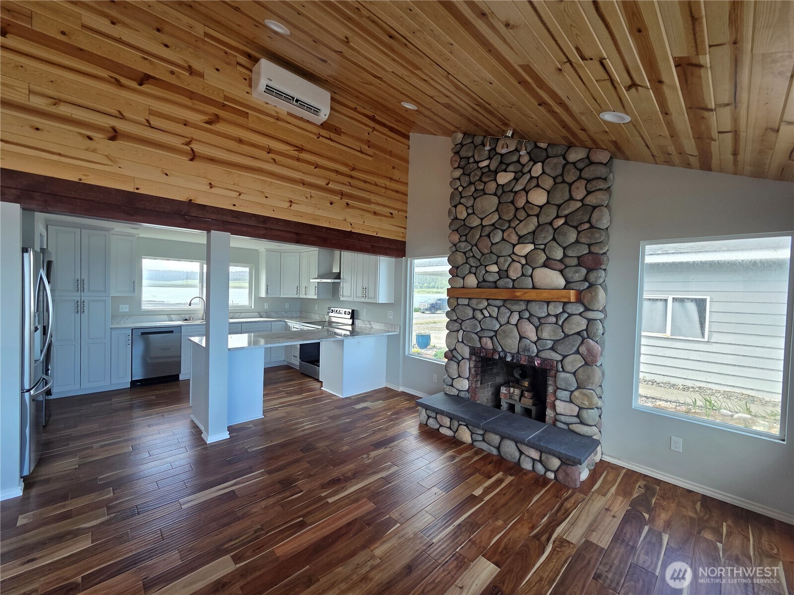 2629 W Beach Road Property Photo 7