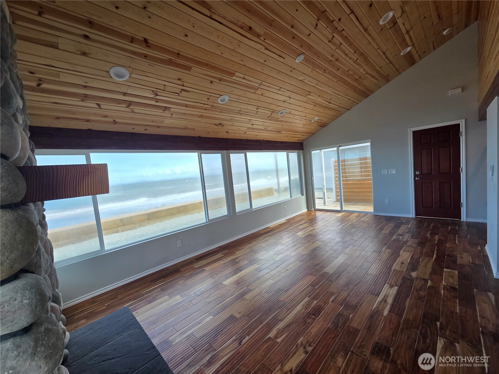 2629 W Beach Road Property Photo 9