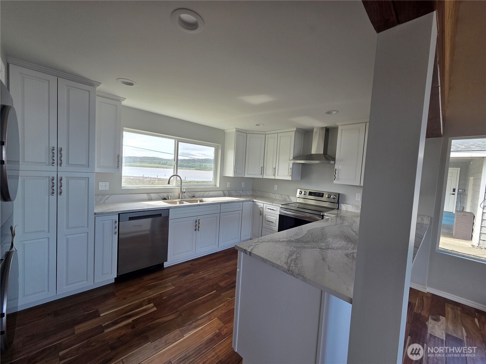 2629 W Beach Road Property Photo 12