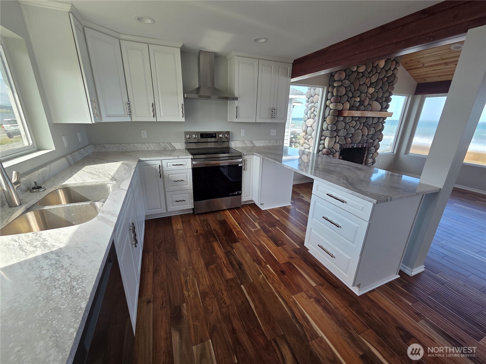 2629 W Beach Road Property Photo 13