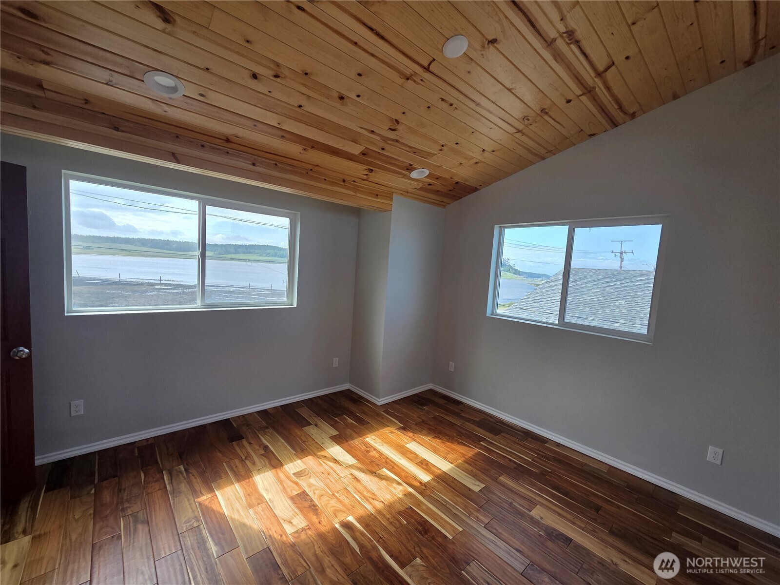 2629 W Beach Road Property Photo 15