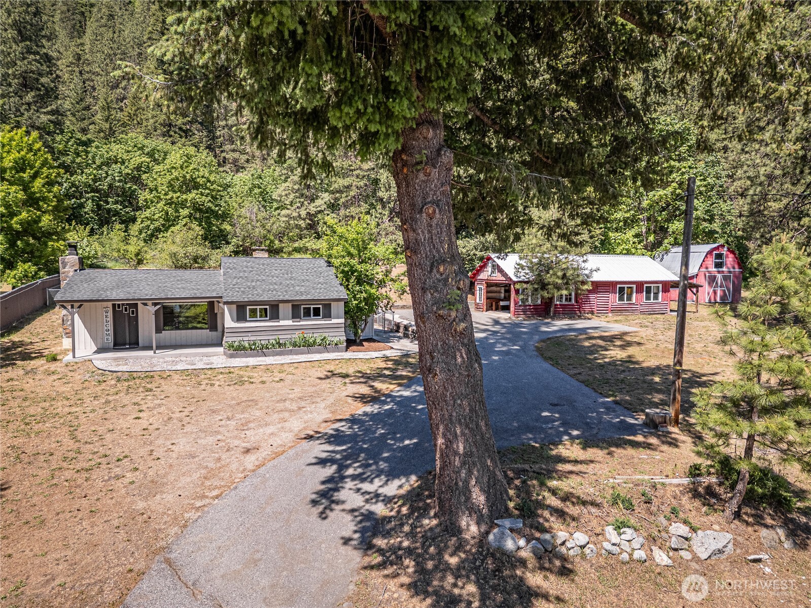 8494 Icicle Road Property Photo 4