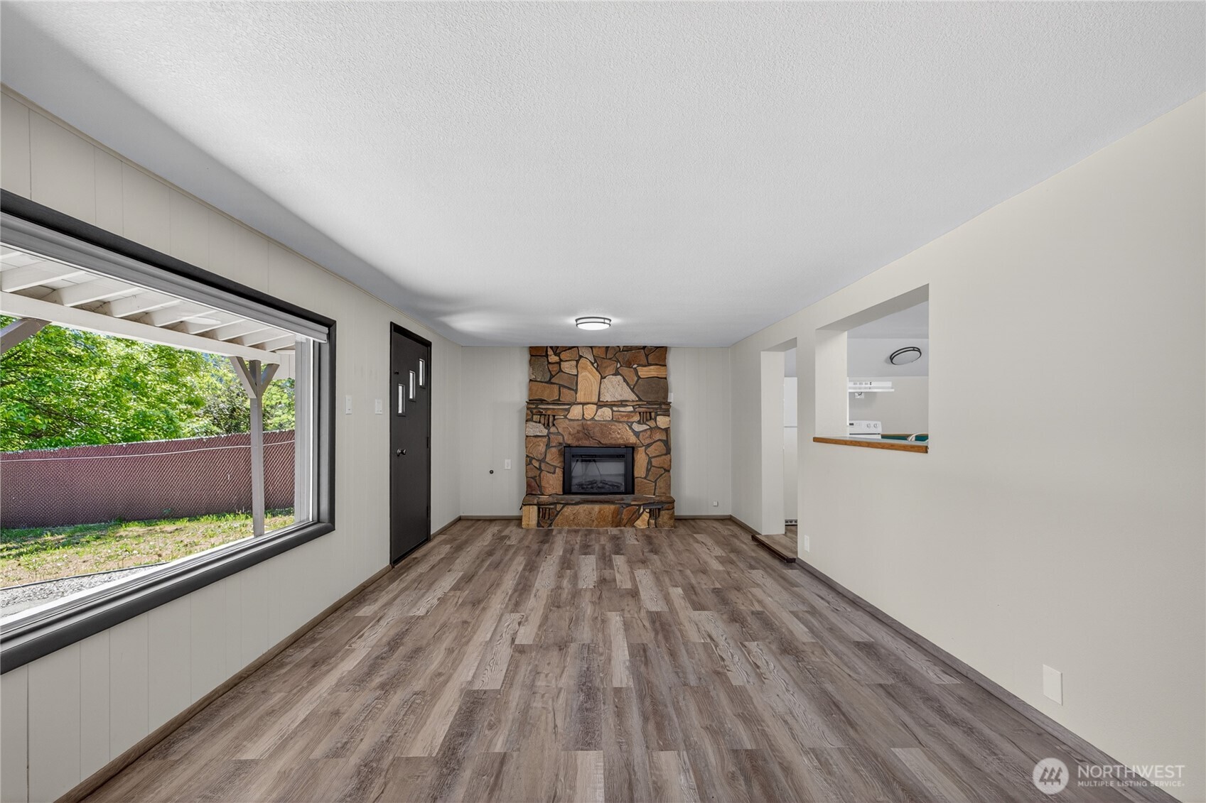 8494 Icicle Road Property Photo 7