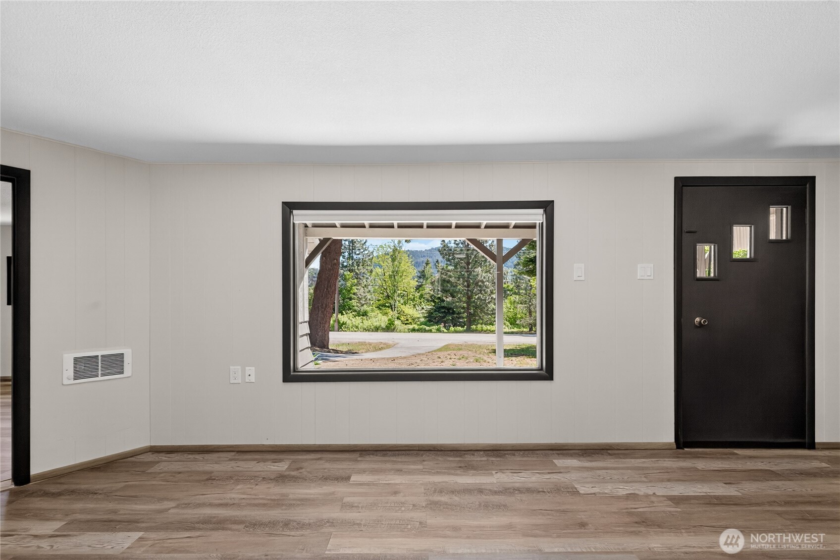 8494 Icicle Road Property Photo 8