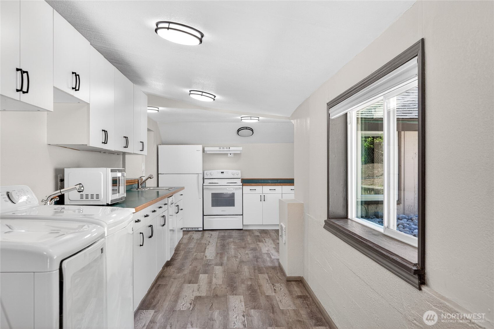 8494 Icicle Road Property Photo 11