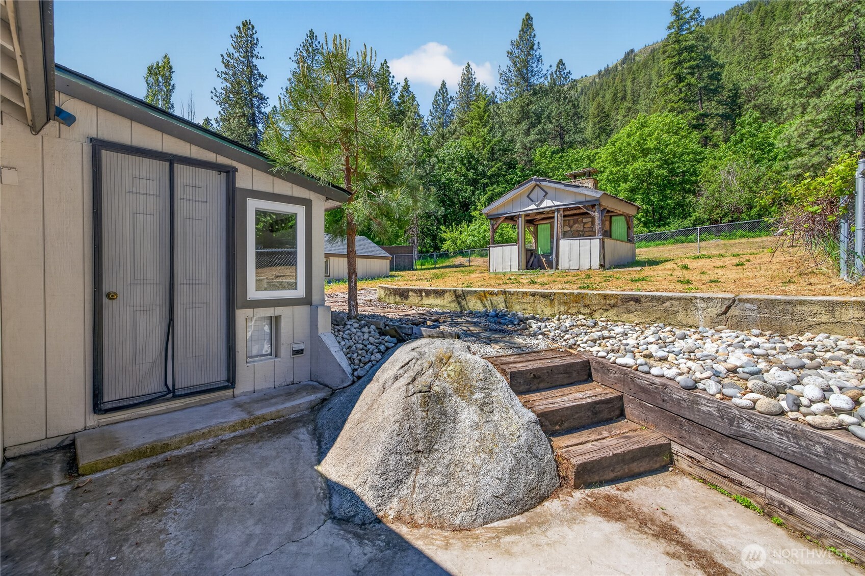 8494 Icicle Road Property Photo 18