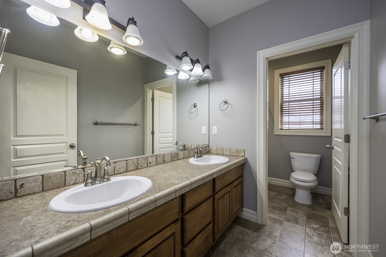 419 S Astor Loop Property Photo 27