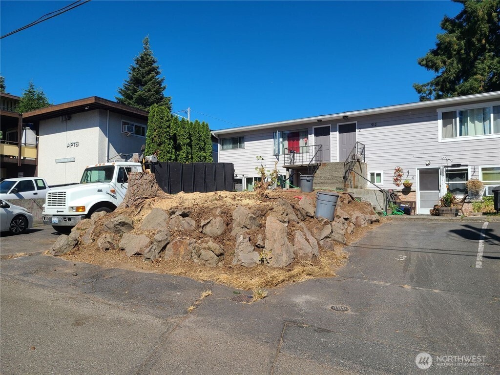 912 Glennwood Avenue Property Photo 1