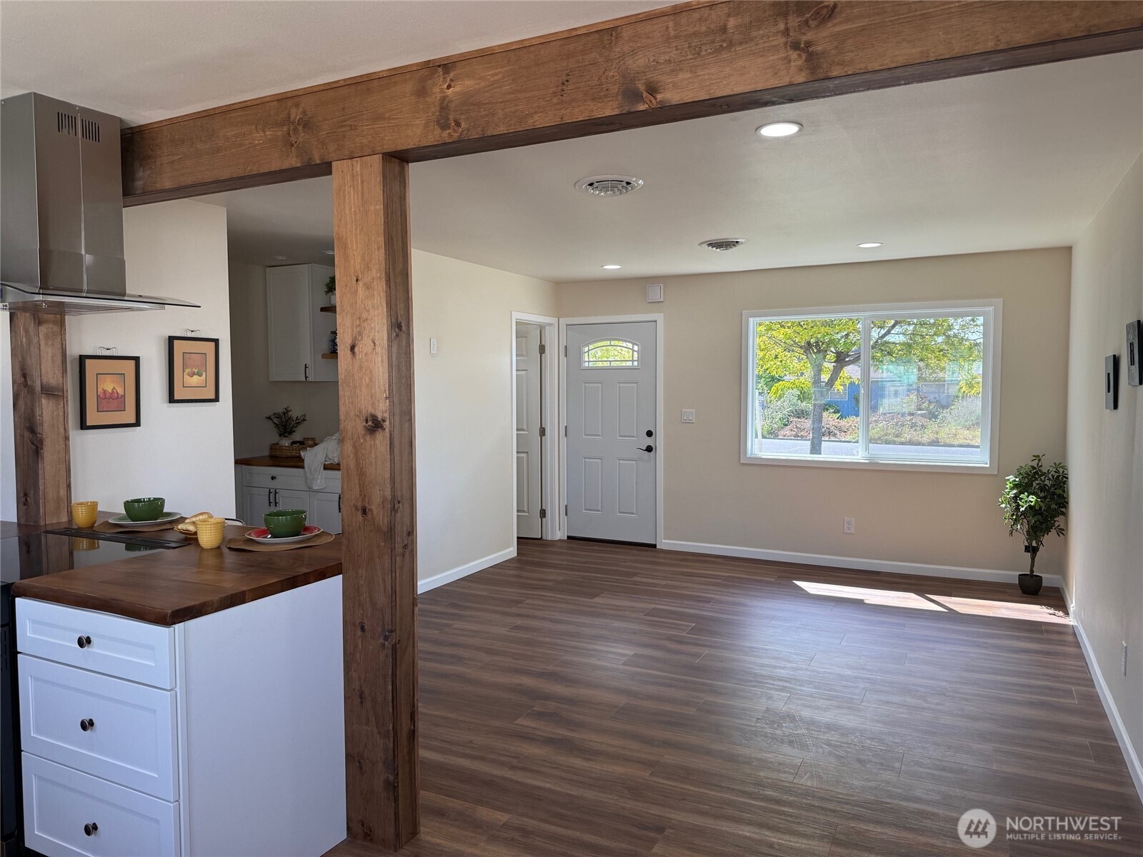 515 S Juniper Drive Property Photo 3