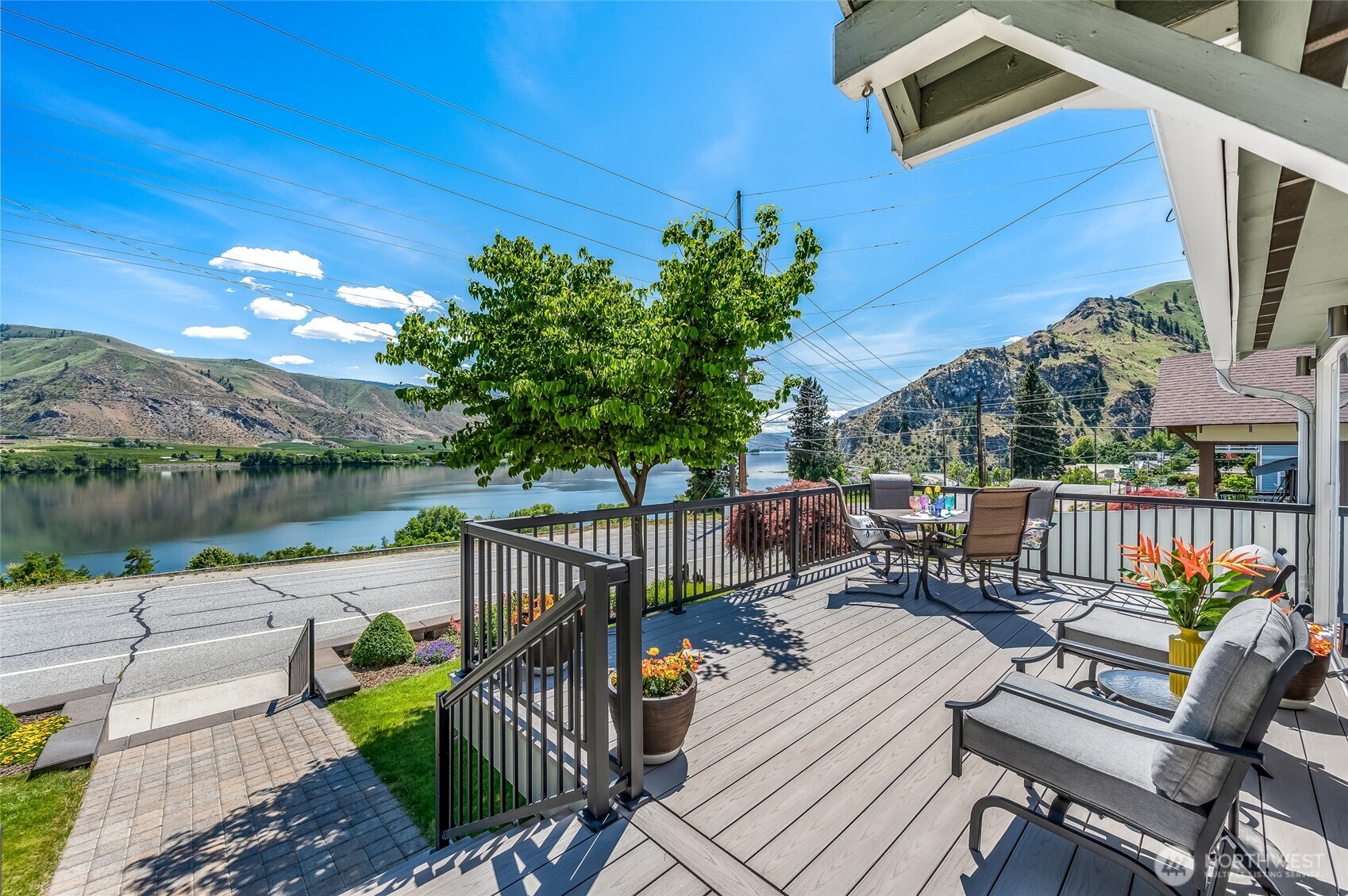 2548 Entiat Way Property Photo 2