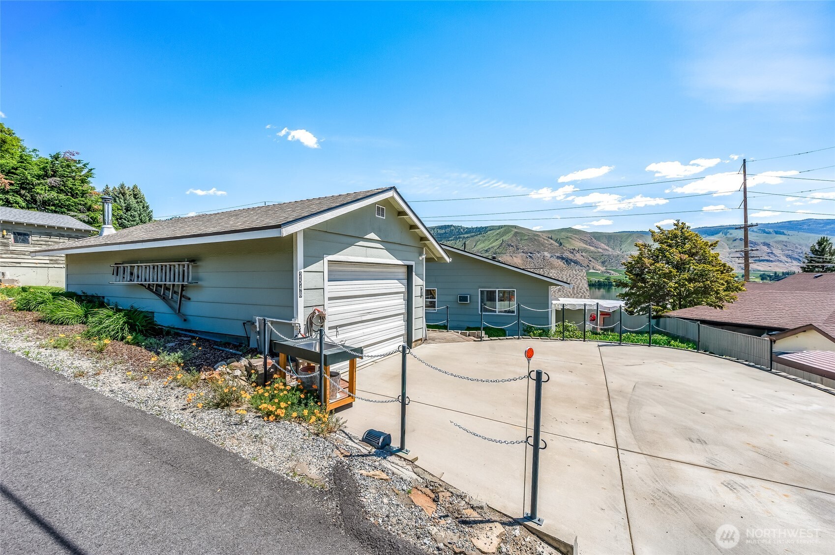 2548 Entiat Way Property Photo 22