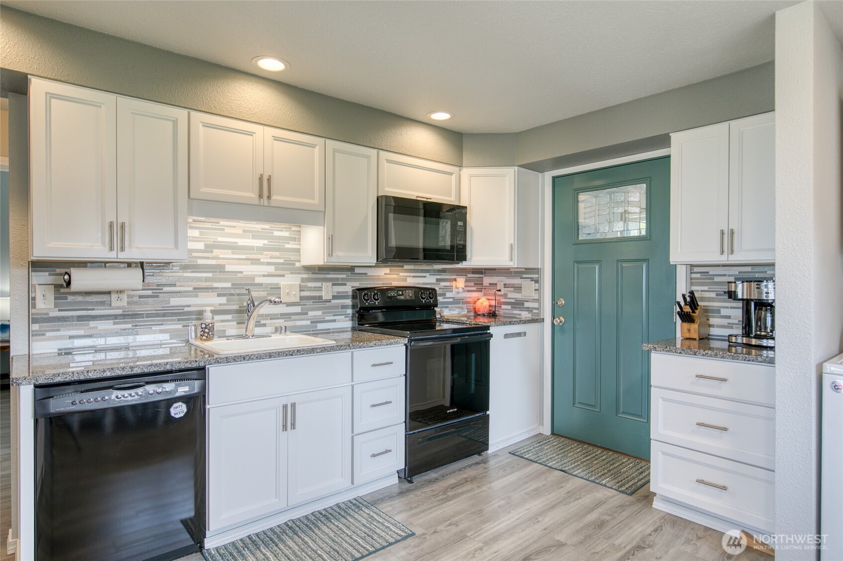 47811 Pacific Avenue Property Photo 6