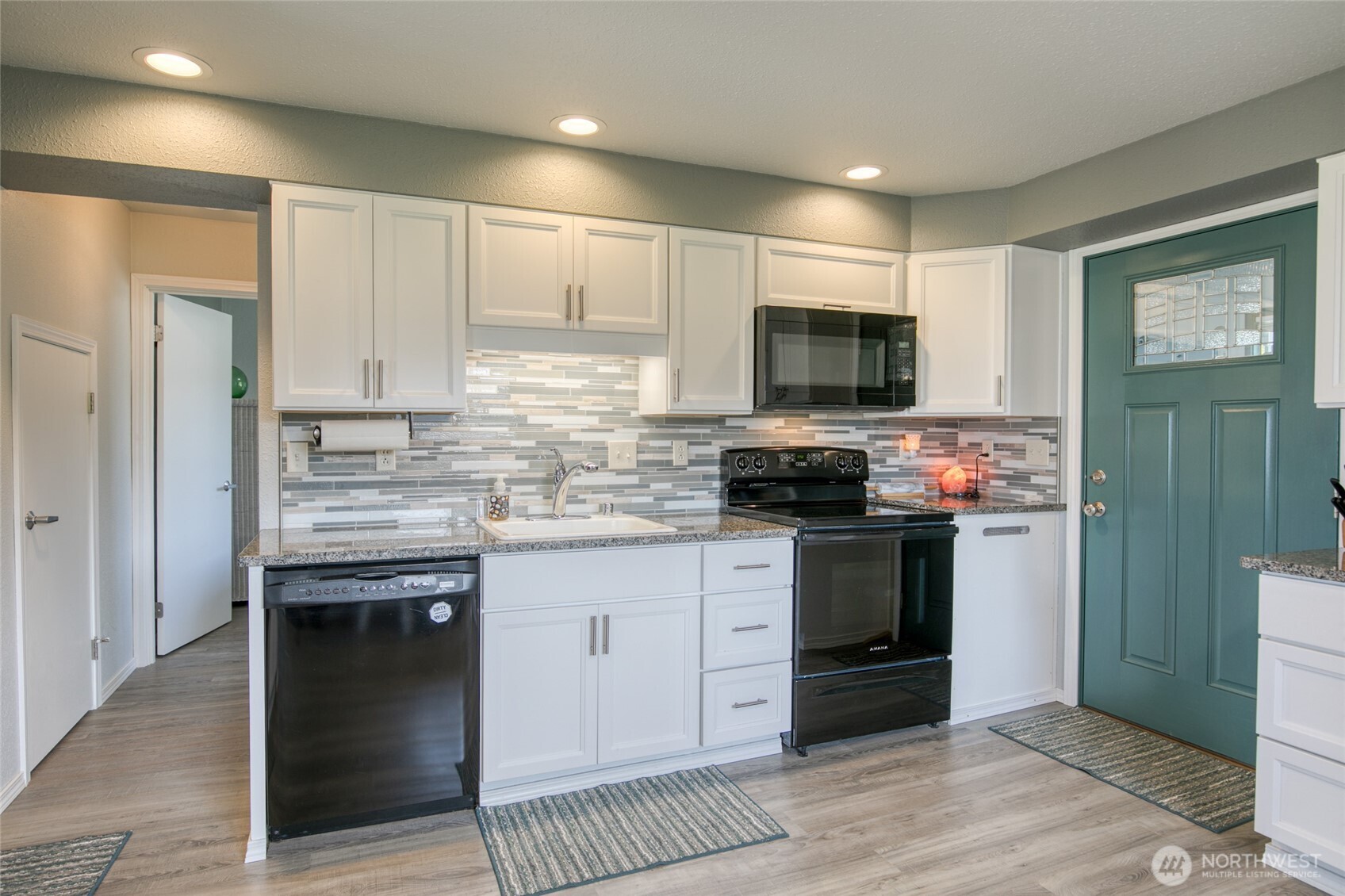 47811 Pacific Avenue Property Photo 7
