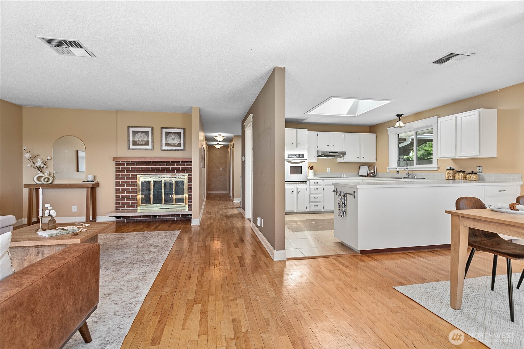 909 Queen Street Property Photo 11