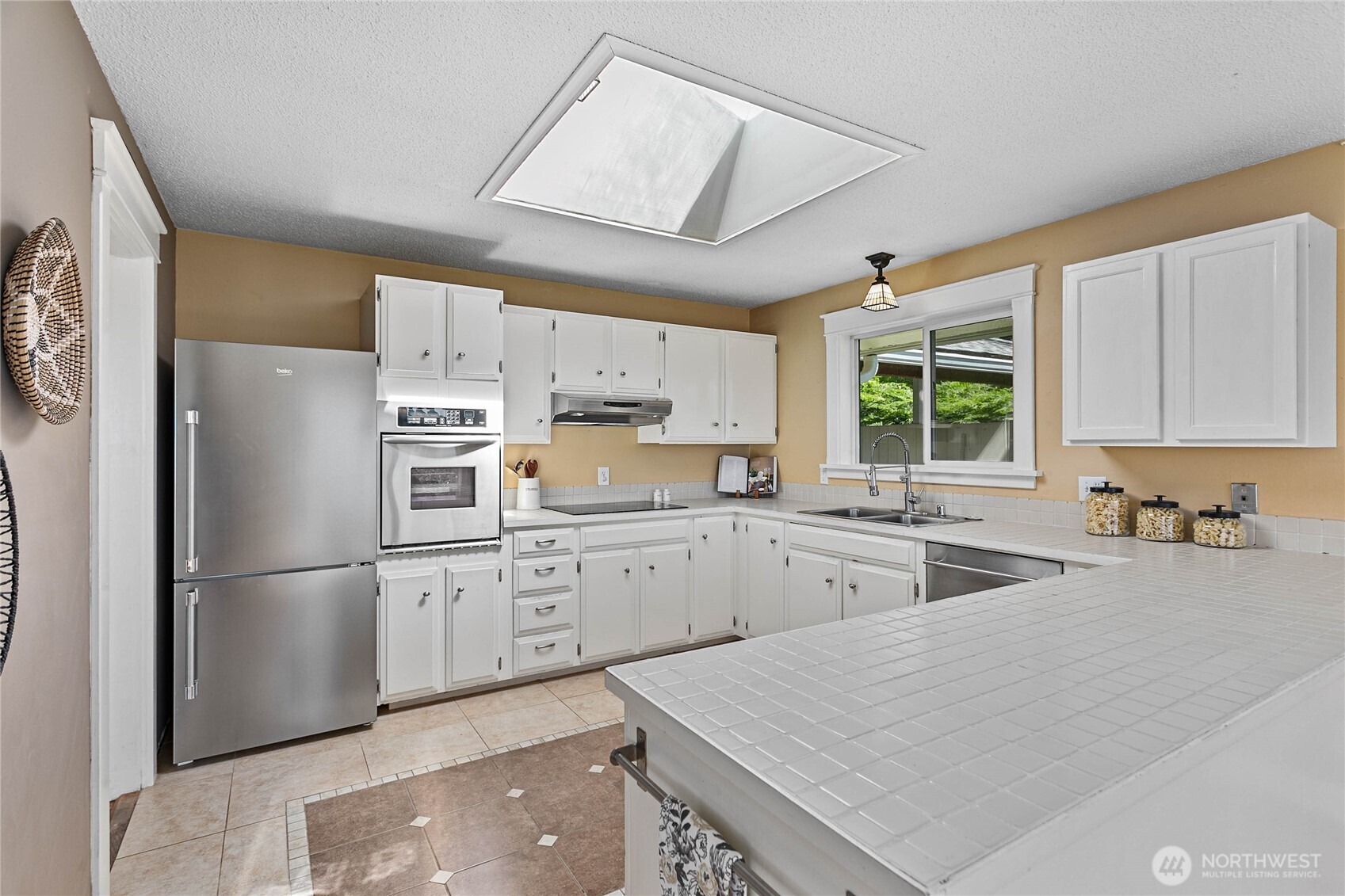 909 Queen Street Property Photo 15