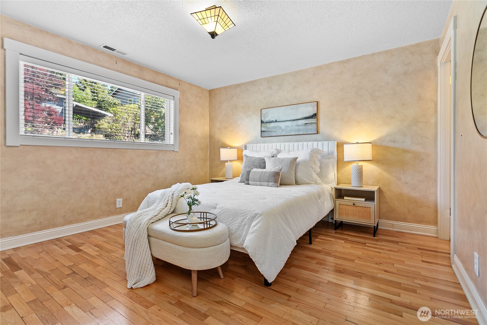 909 Queen Street Property Photo 17