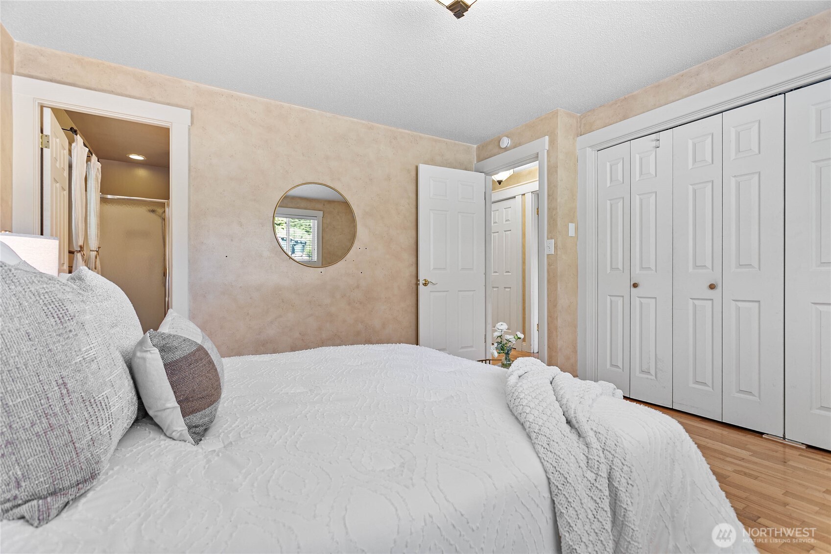 909 Queen Street Property Photo 18