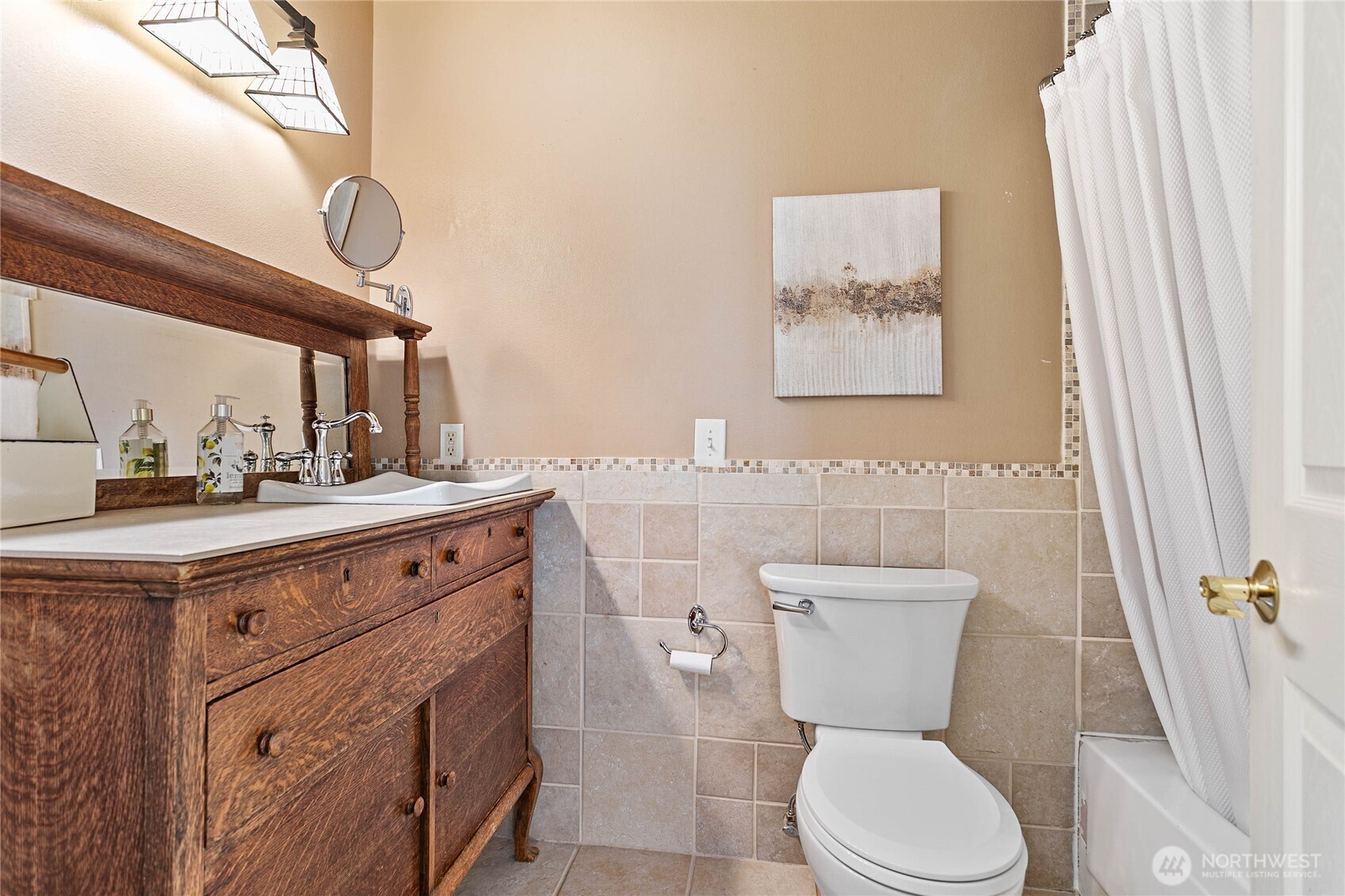 909 Queen Street Property Photo 22