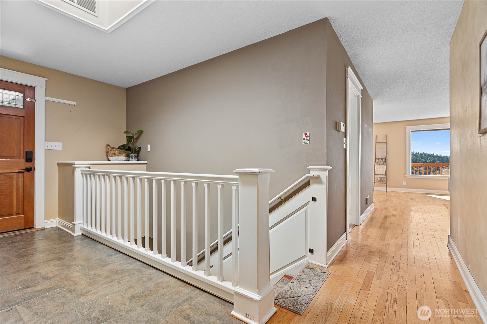 909 Queen Street Property Photo 23