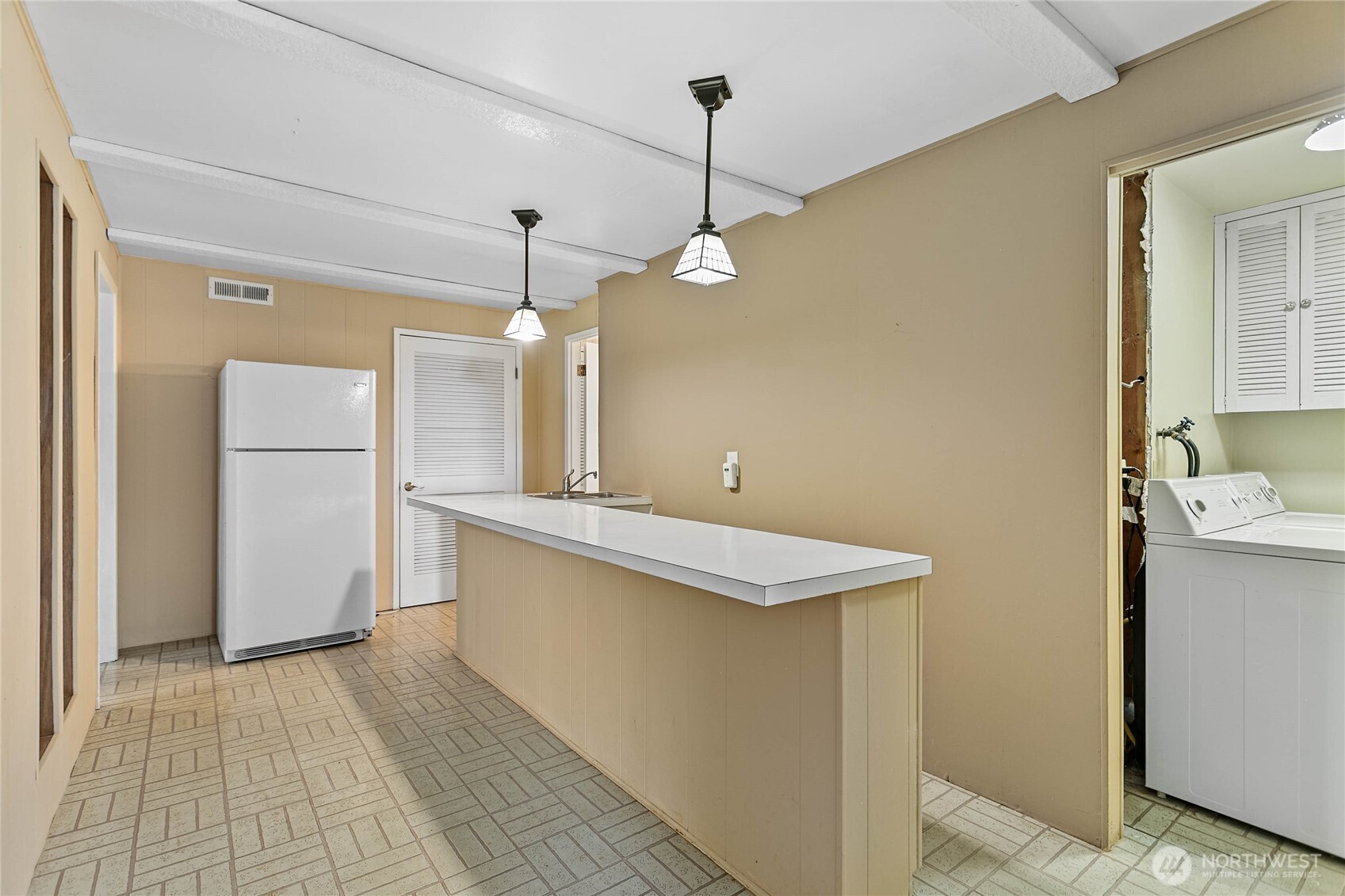 909 Queen Street Property Photo 28