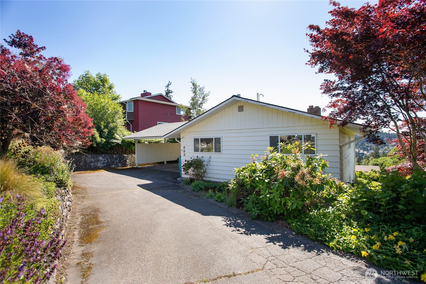 909 Queen Street Property Photo 32