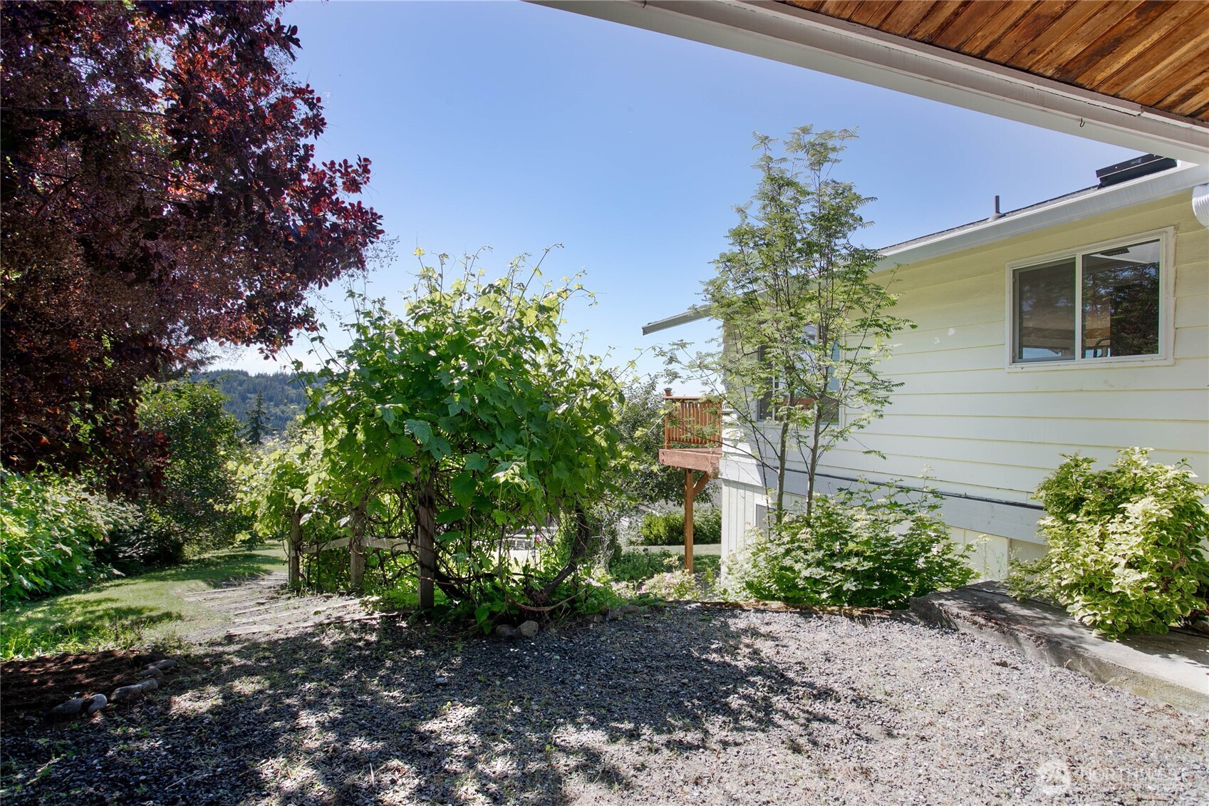 909 Queen Street Property Photo 35