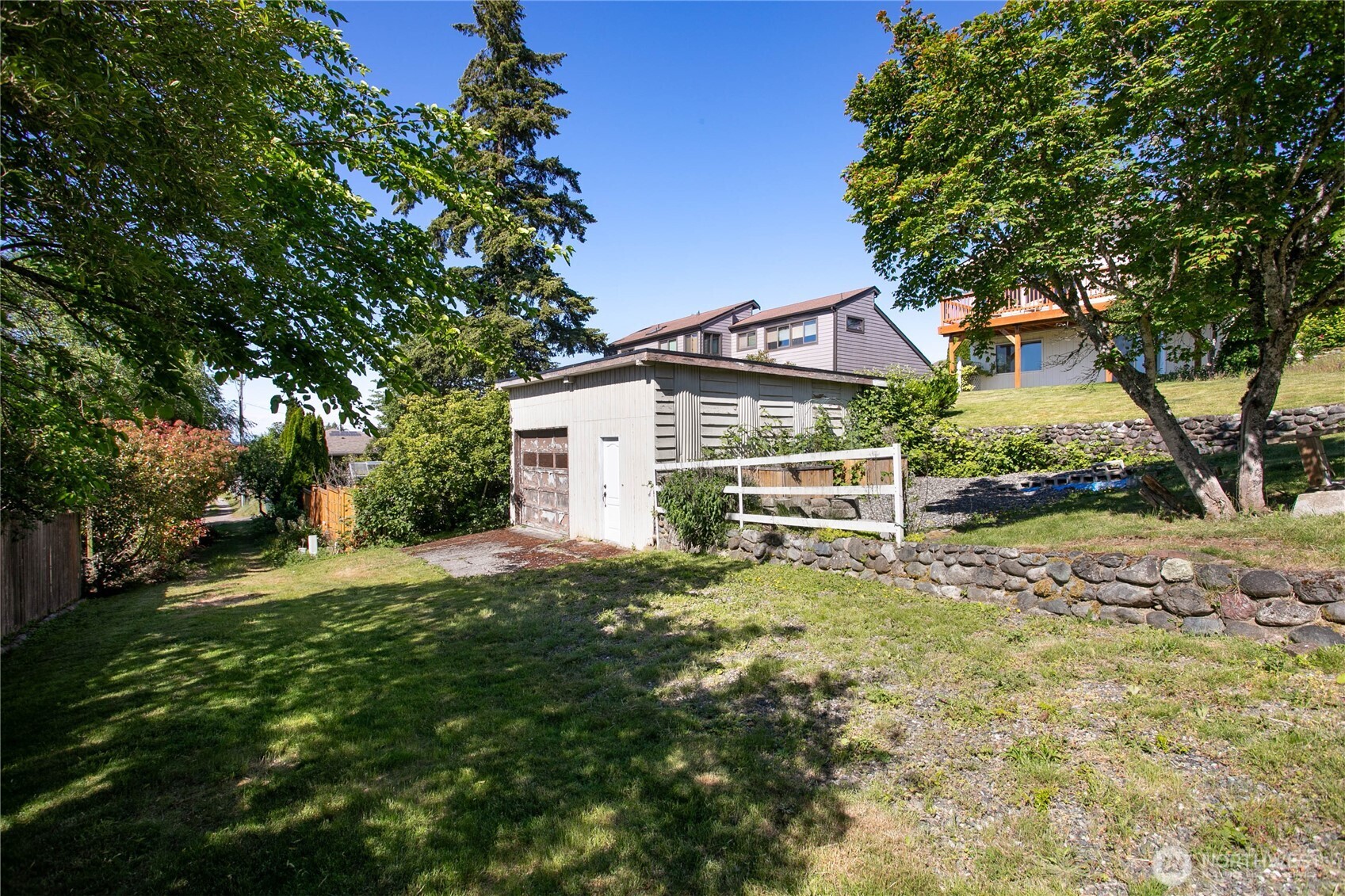 909 Queen Street Property Photo 37