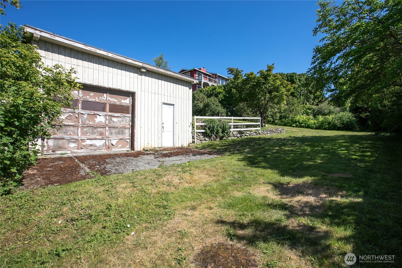 909 Queen Street Property Photo 38