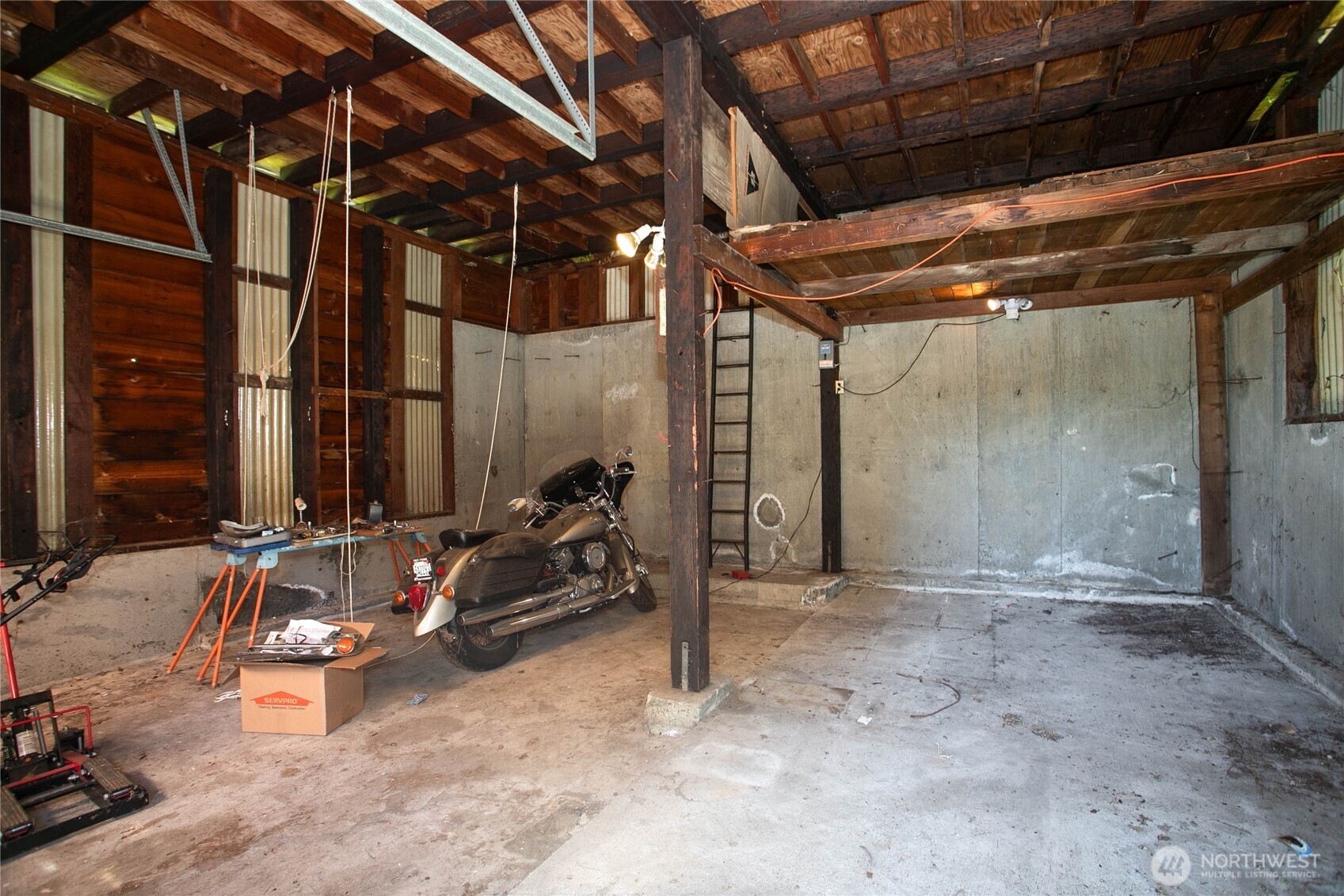909 Queen Street Property Photo 39