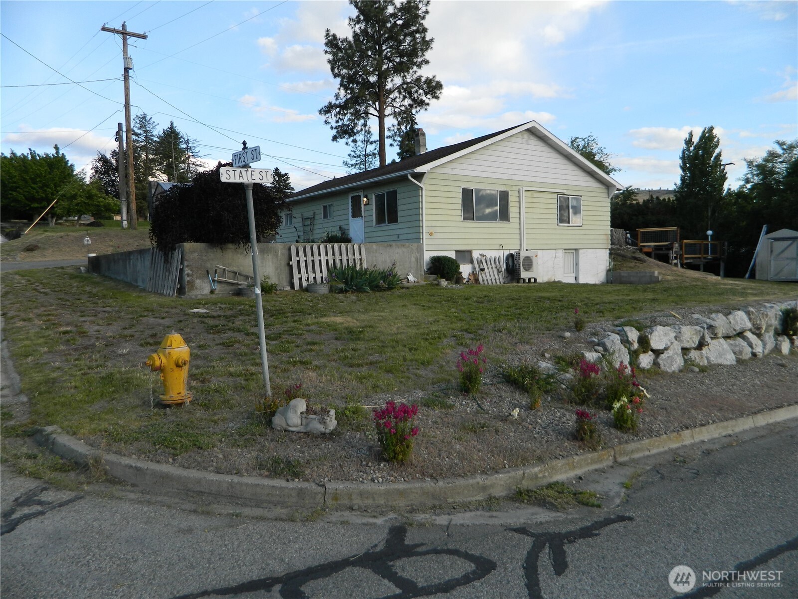 110 1st Street Property Photo 2