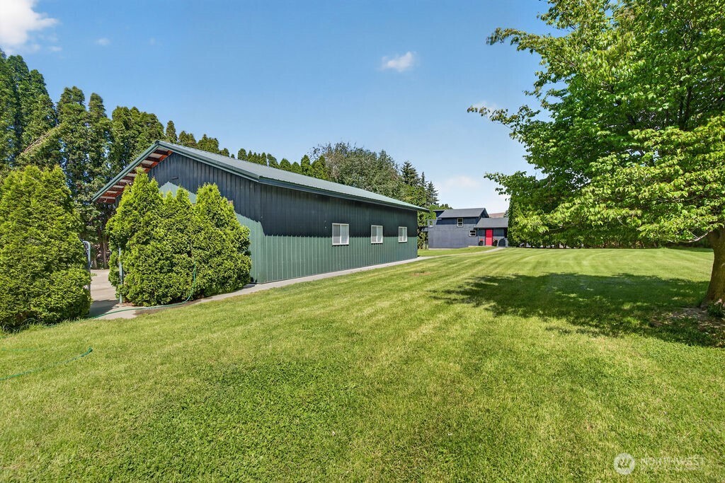 92 S Stark Avenue Property Photo 3