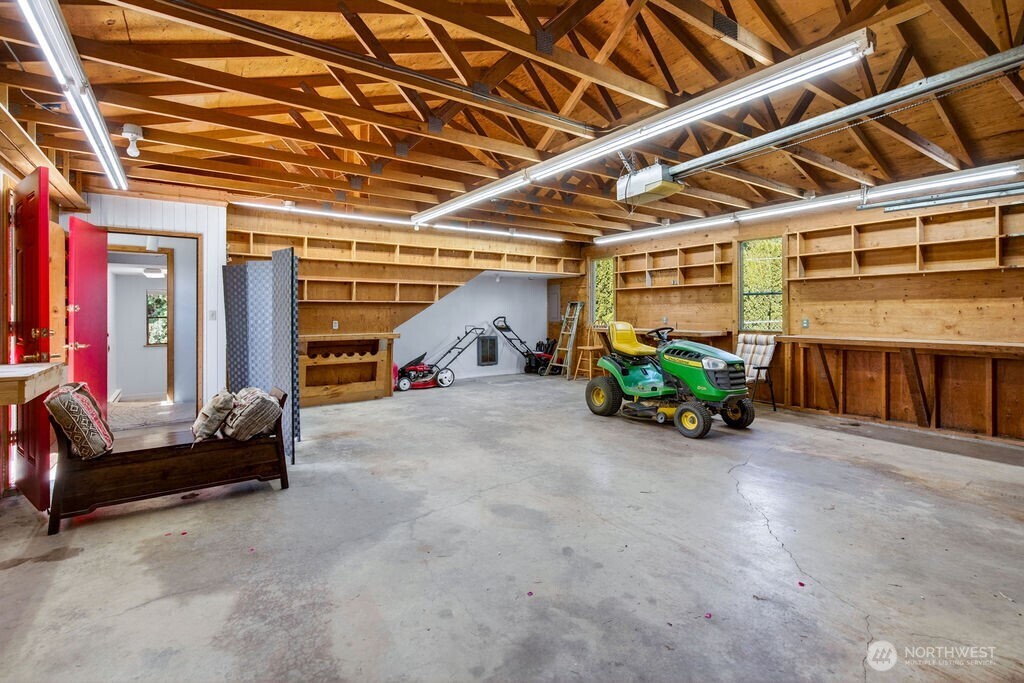 92 S Stark Avenue Property Photo 6