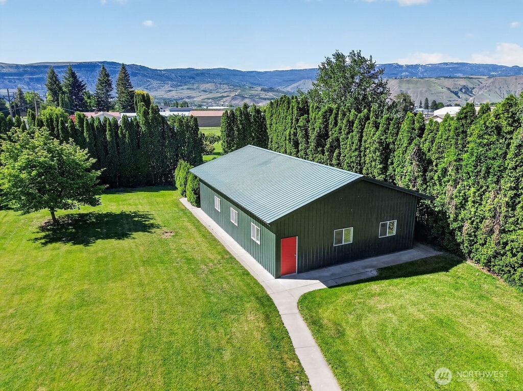 92 S Stark Avenue Property Photo 21