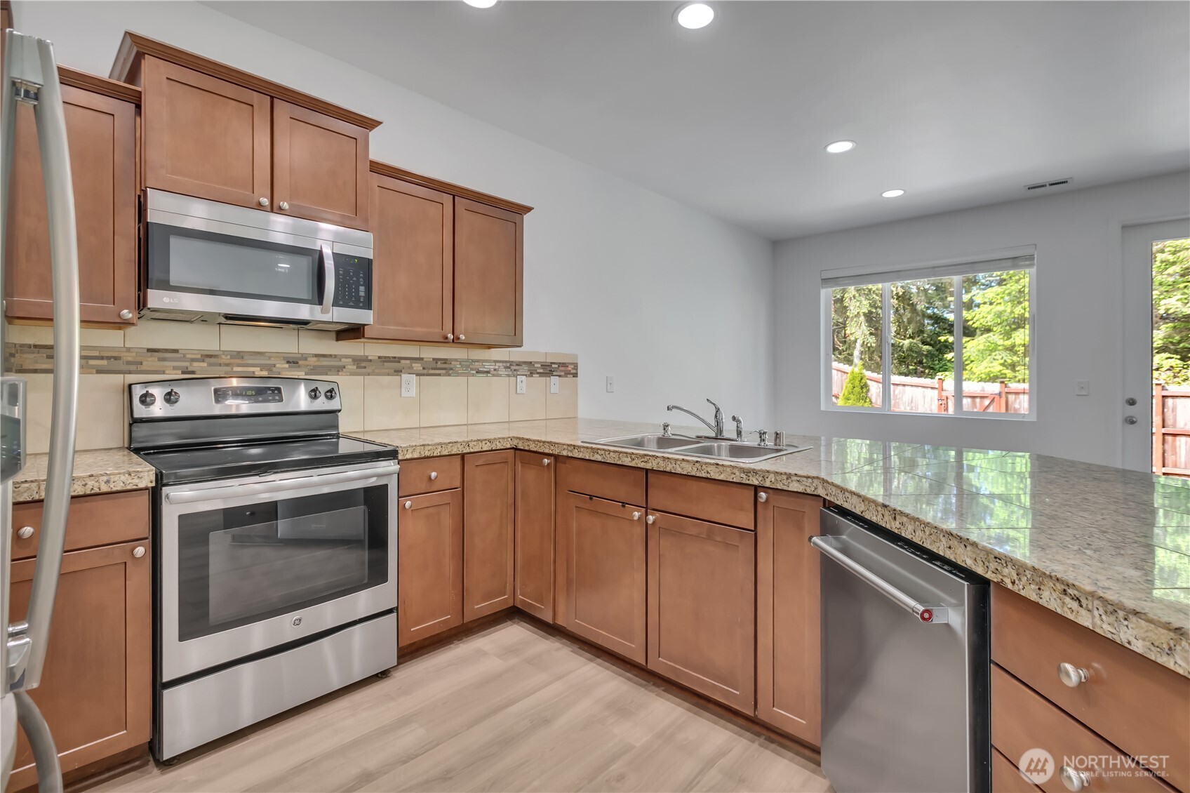 2106 E 45th Court Property Photo 6