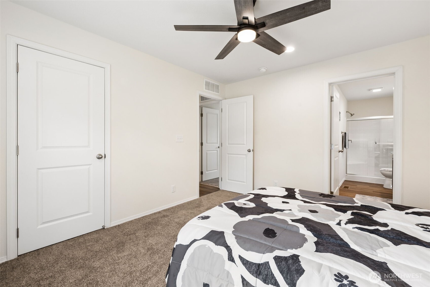 190 Clover Street Property Photo 14