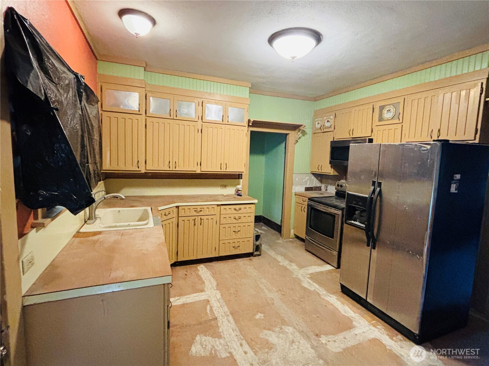 1215 N Broadway Property Photo 3