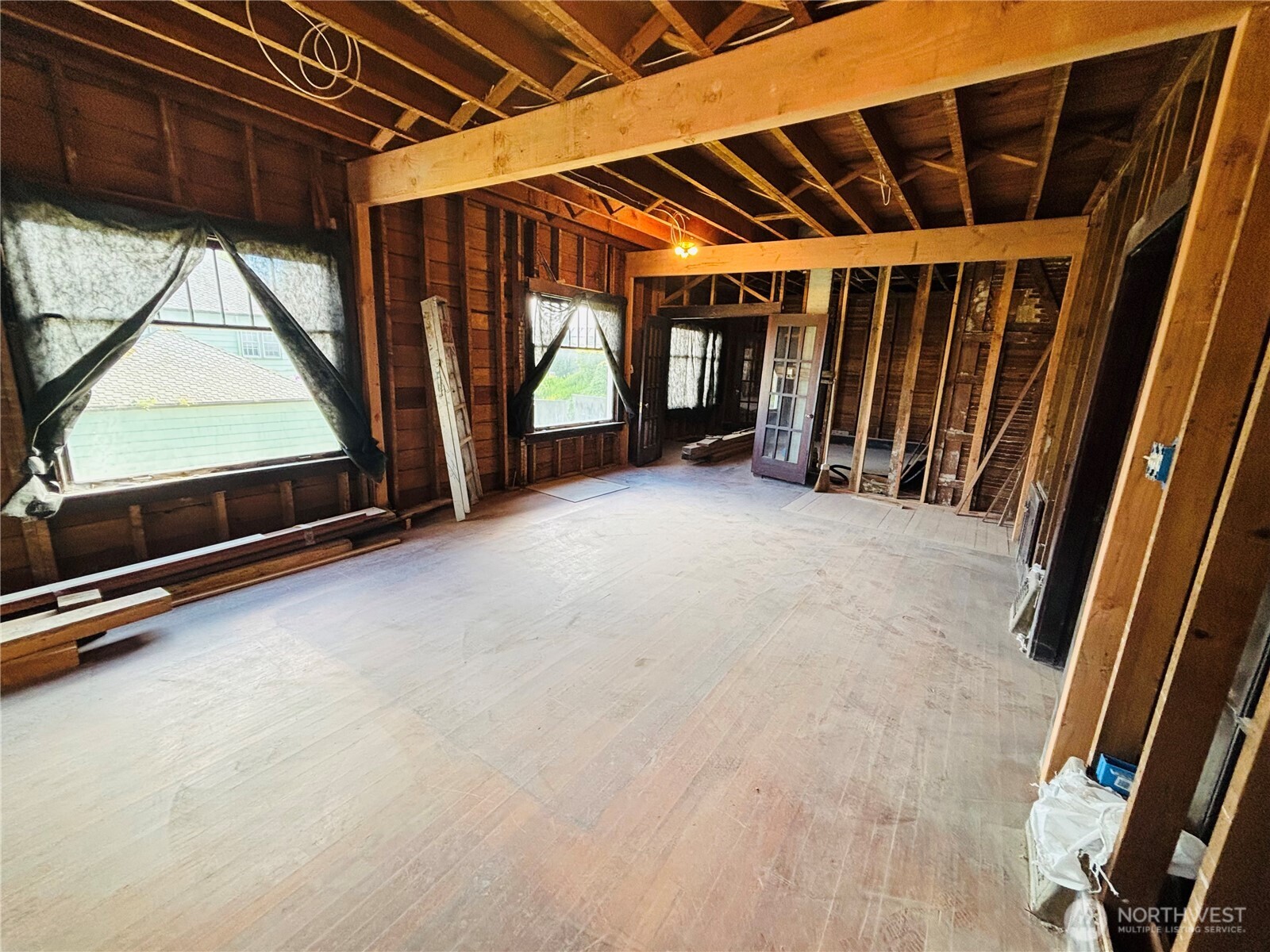 1215 N Broadway Property Photo 4