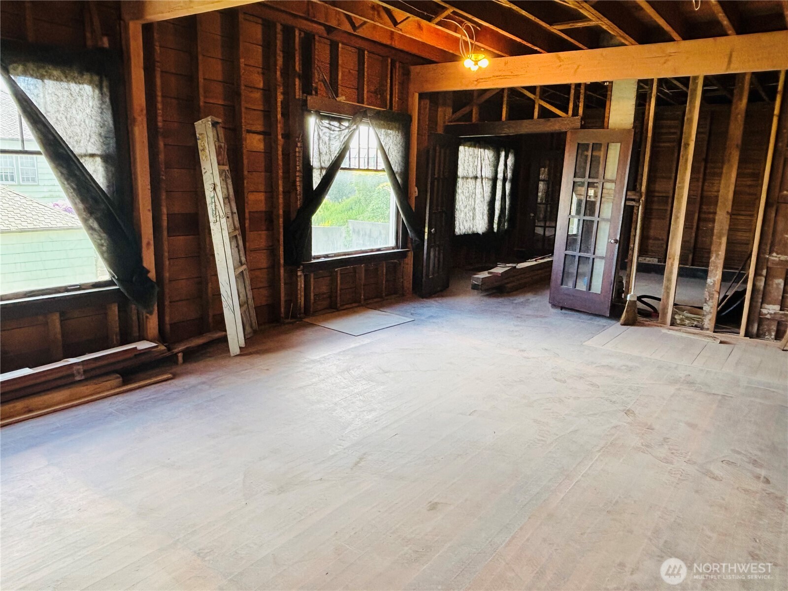 1215 N Broadway Property Photo 5