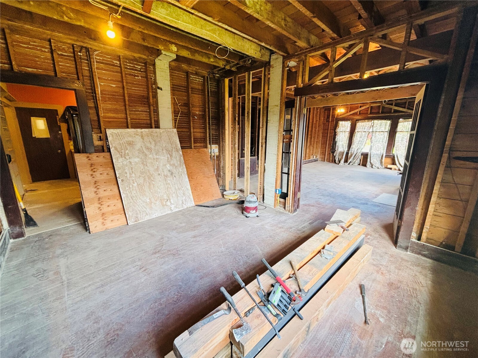 1215 N Broadway Property Photo 6