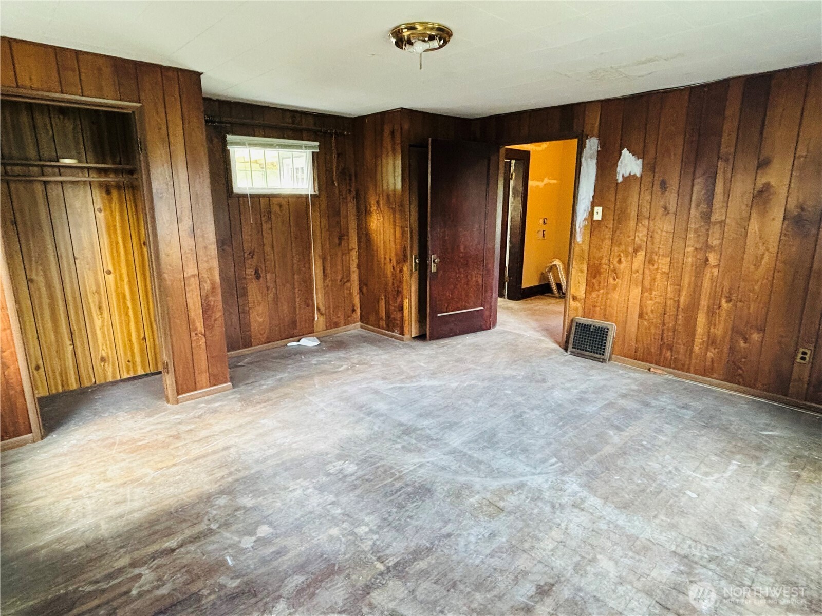 1215 N Broadway Property Photo 9