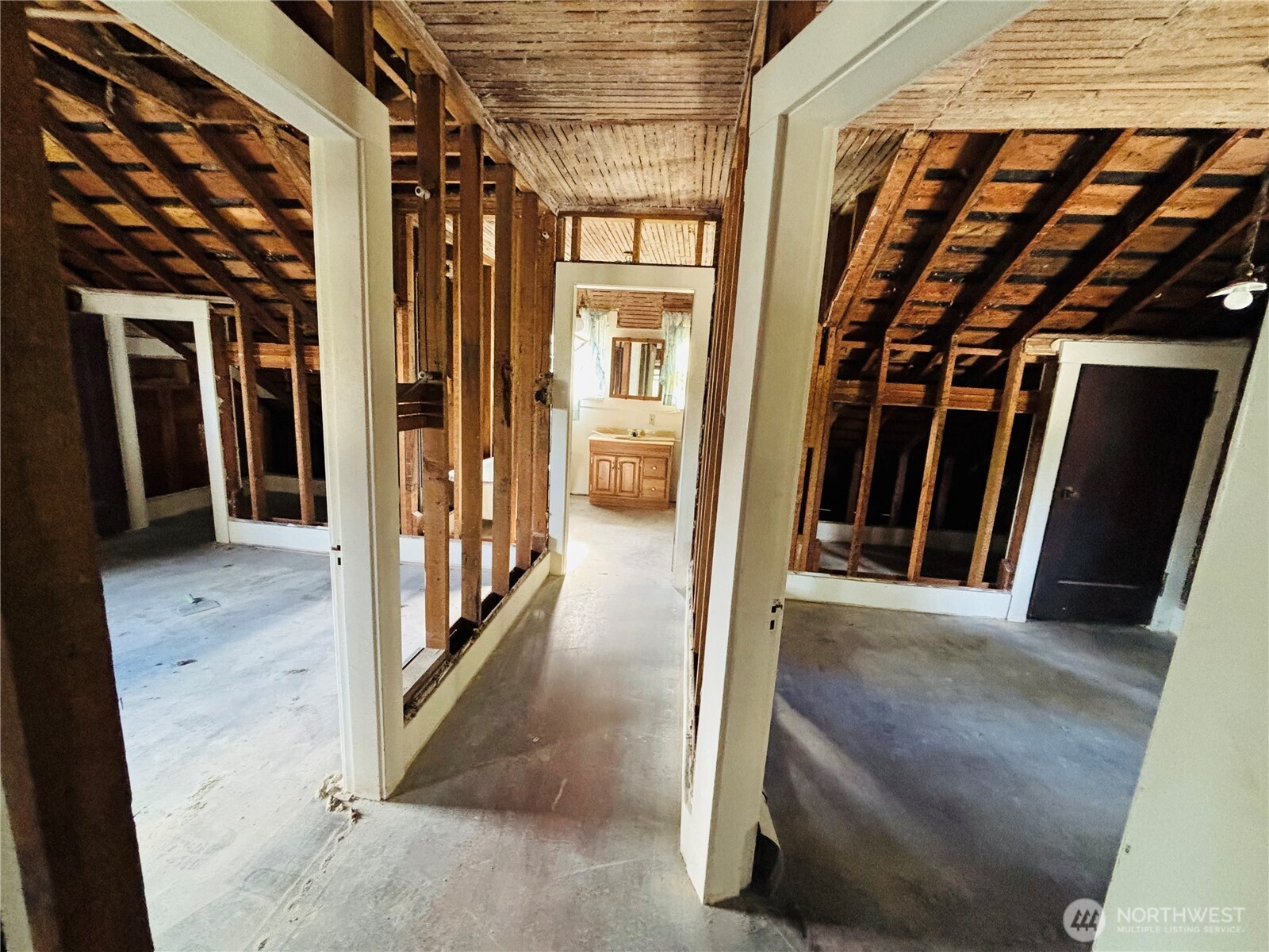 1215 N Broadway Property Photo 13