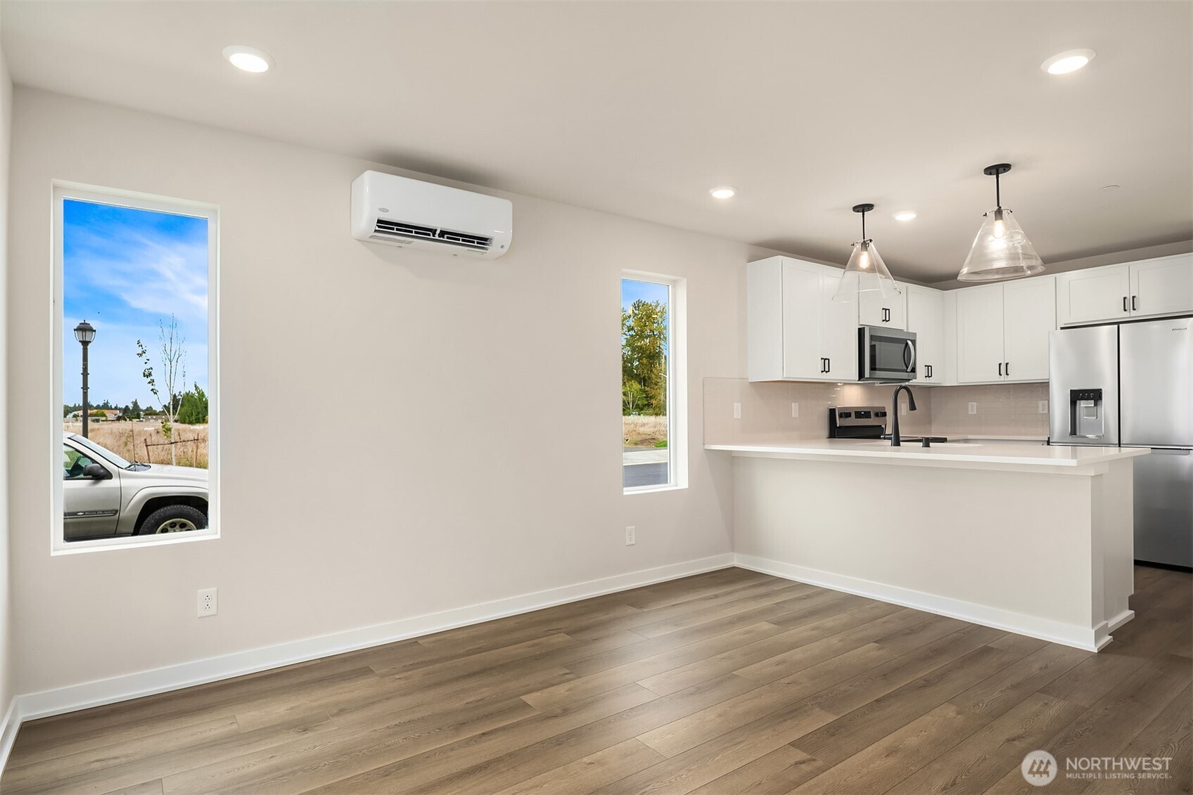 2428 160th Place Property Photo 3