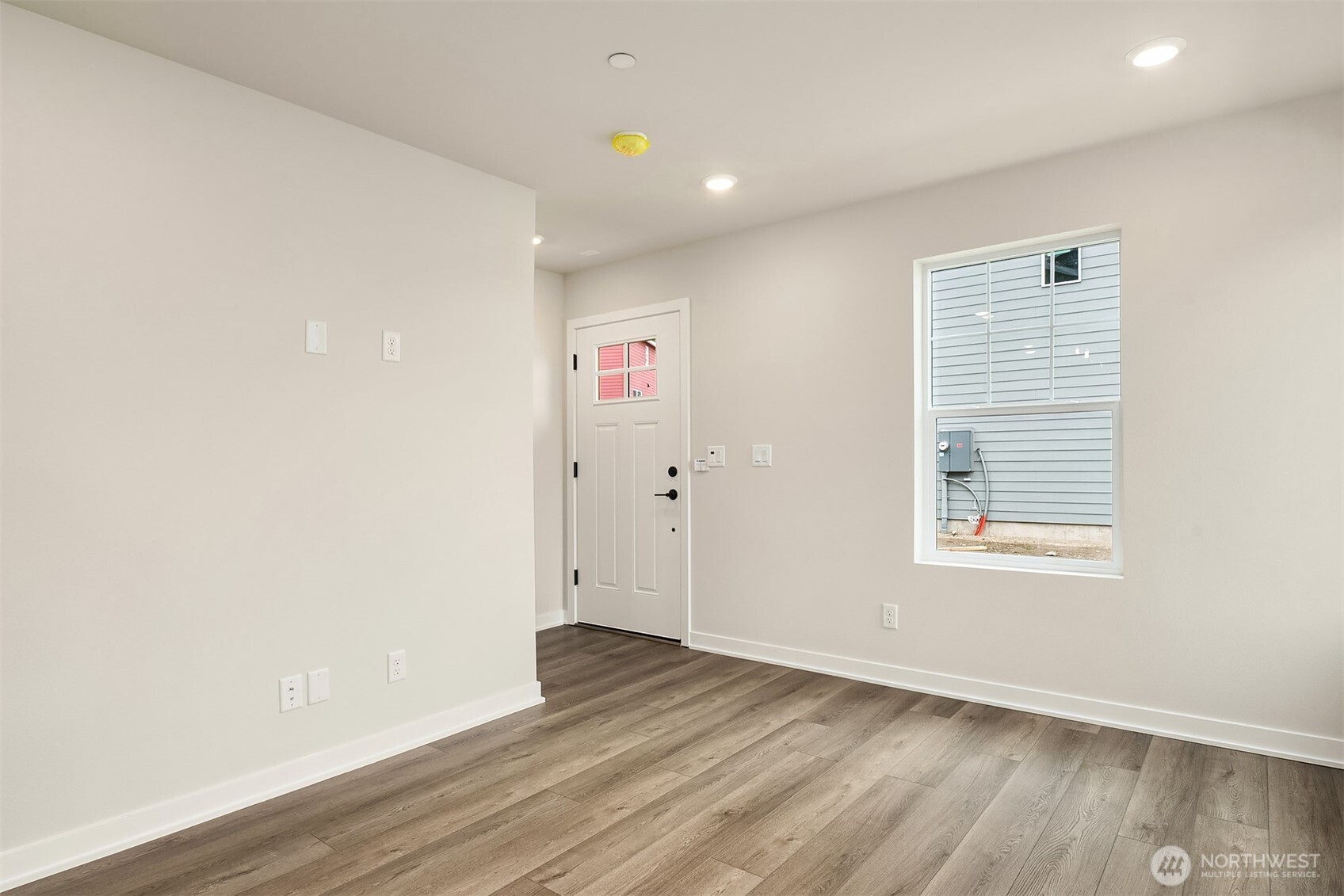 2428 160th Place Property Photo 5