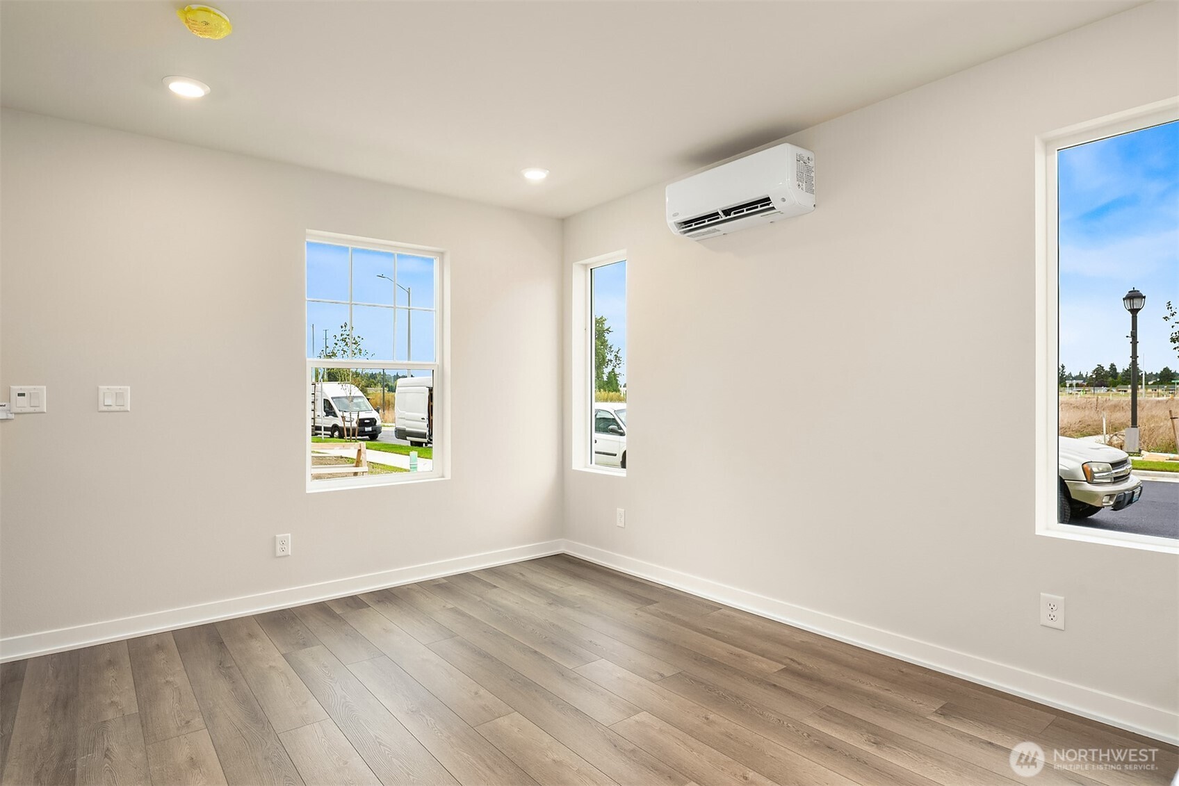 2428 160th Place Property Photo 6