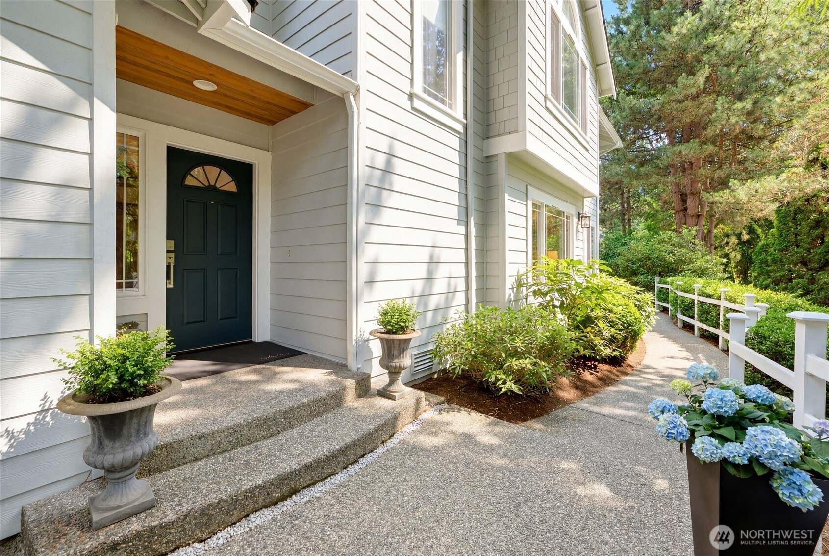 27621 Ne Quail Creek Drive Property Photo 3