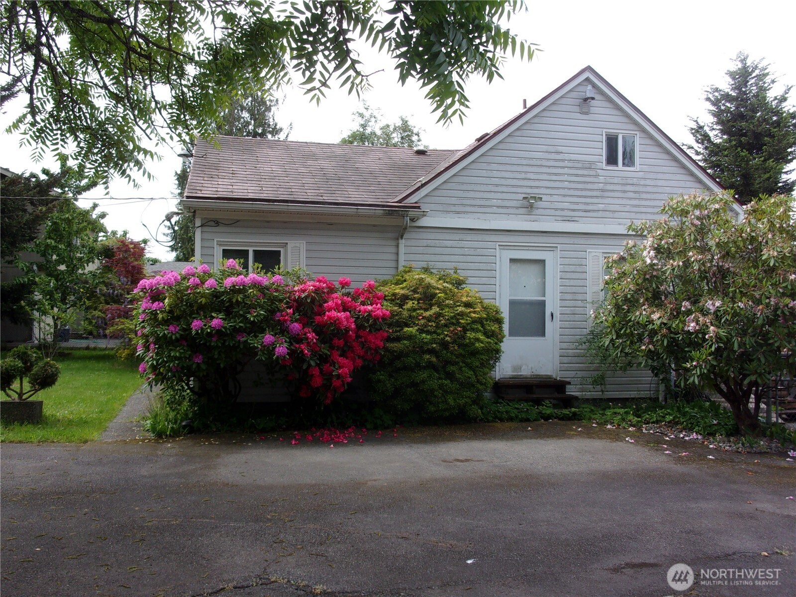 9404 A Street Property Photo 1